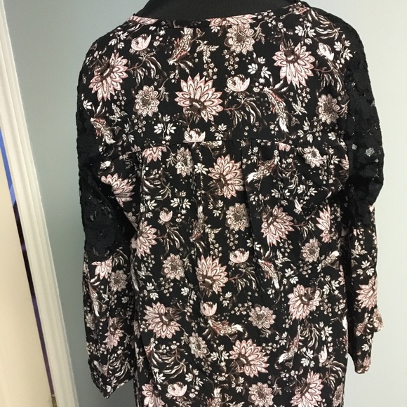 Flowing Knox Rose Boho Top with Long Bell Sleeve - Picture 6 of 9